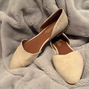Women’s Toms flats, new with tag on bottom